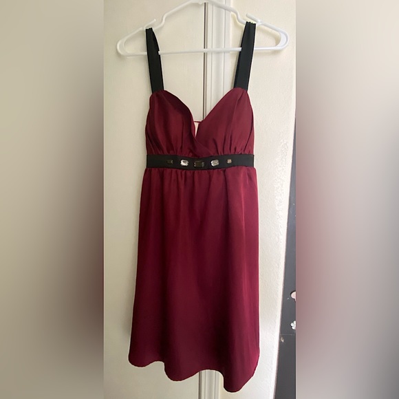 No Boundaries: Junior’s Size Large silky burgundy dress, Gently Used - Picture 1 of 6